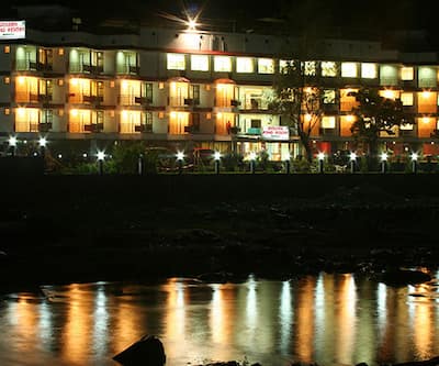 https://imgcld.yatra.com/ytimages/image/upload/t_hotel_yatra_city_desktop/v1432114850/Domestic Hotels/Hotels_Silvassa/Golden Pond Resort/Night-View2.jpg